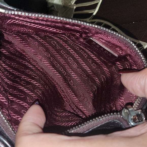 Authentic Prada wallet - Picture 9 of 11